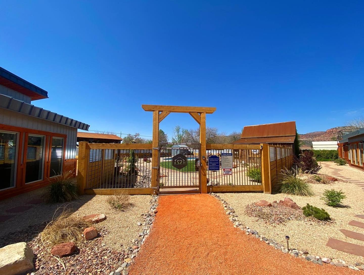 Timber & Tin F 2Bed 2Bath W Pool & Rooftop Deck カナブ エクステリア 写真