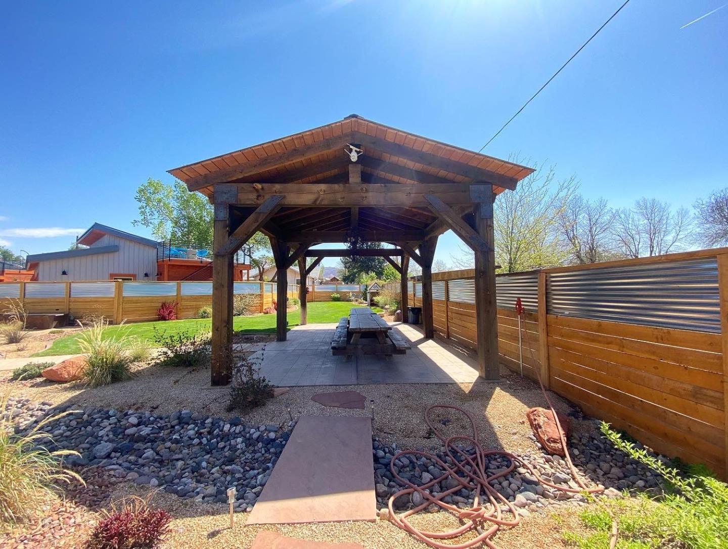 Timber & Tin F 2Bed 2Bath W Pool & Rooftop Deck カナブ エクステリア 写真