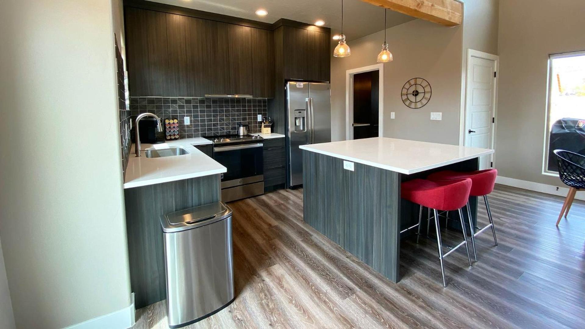 Timber & Tin F 2Bed 2Bath W Pool & Rooftop Deck カナブ エクステリア 写真