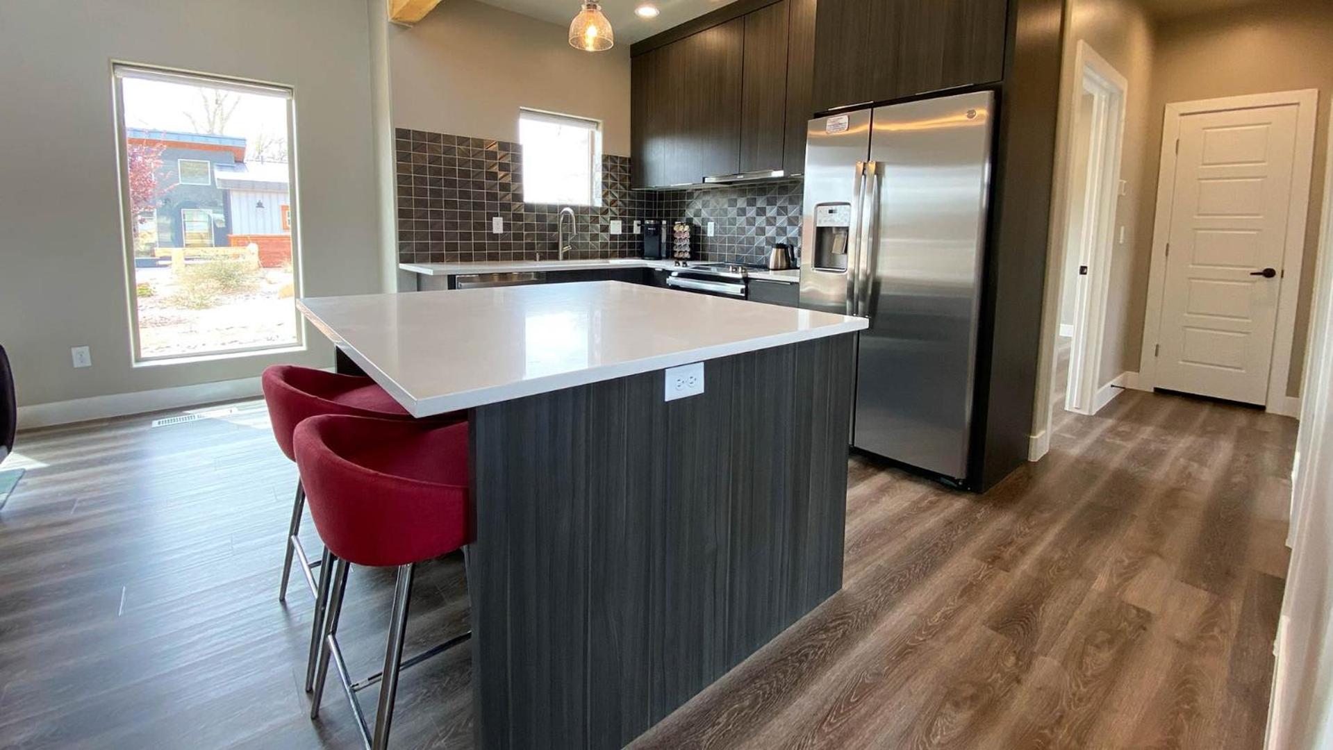 Timber & Tin F 2Bed 2Bath W Pool & Rooftop Deck カナブ エクステリア 写真