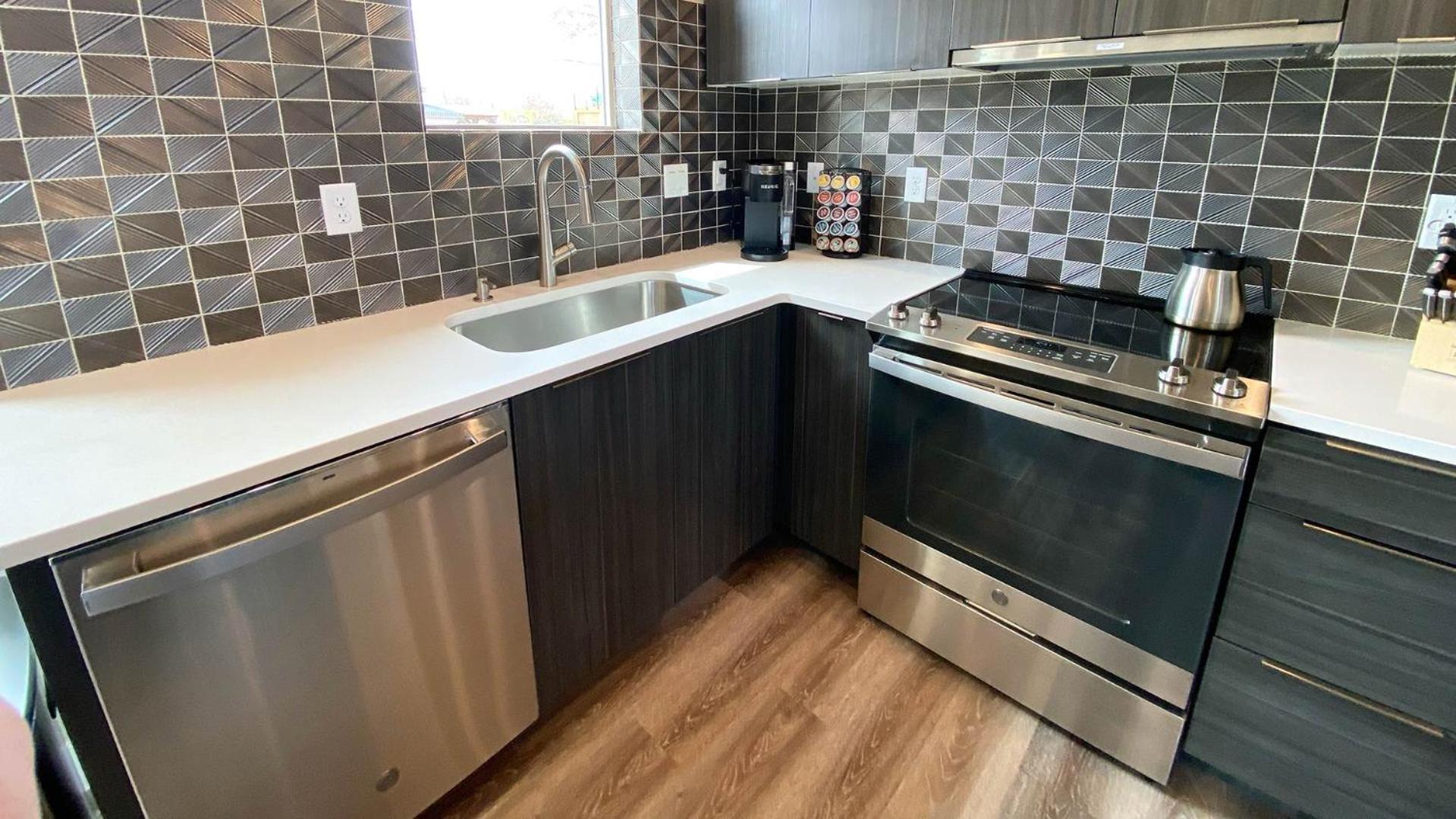 Timber & Tin F 2Bed 2Bath W Pool & Rooftop Deck カナブ エクステリア 写真