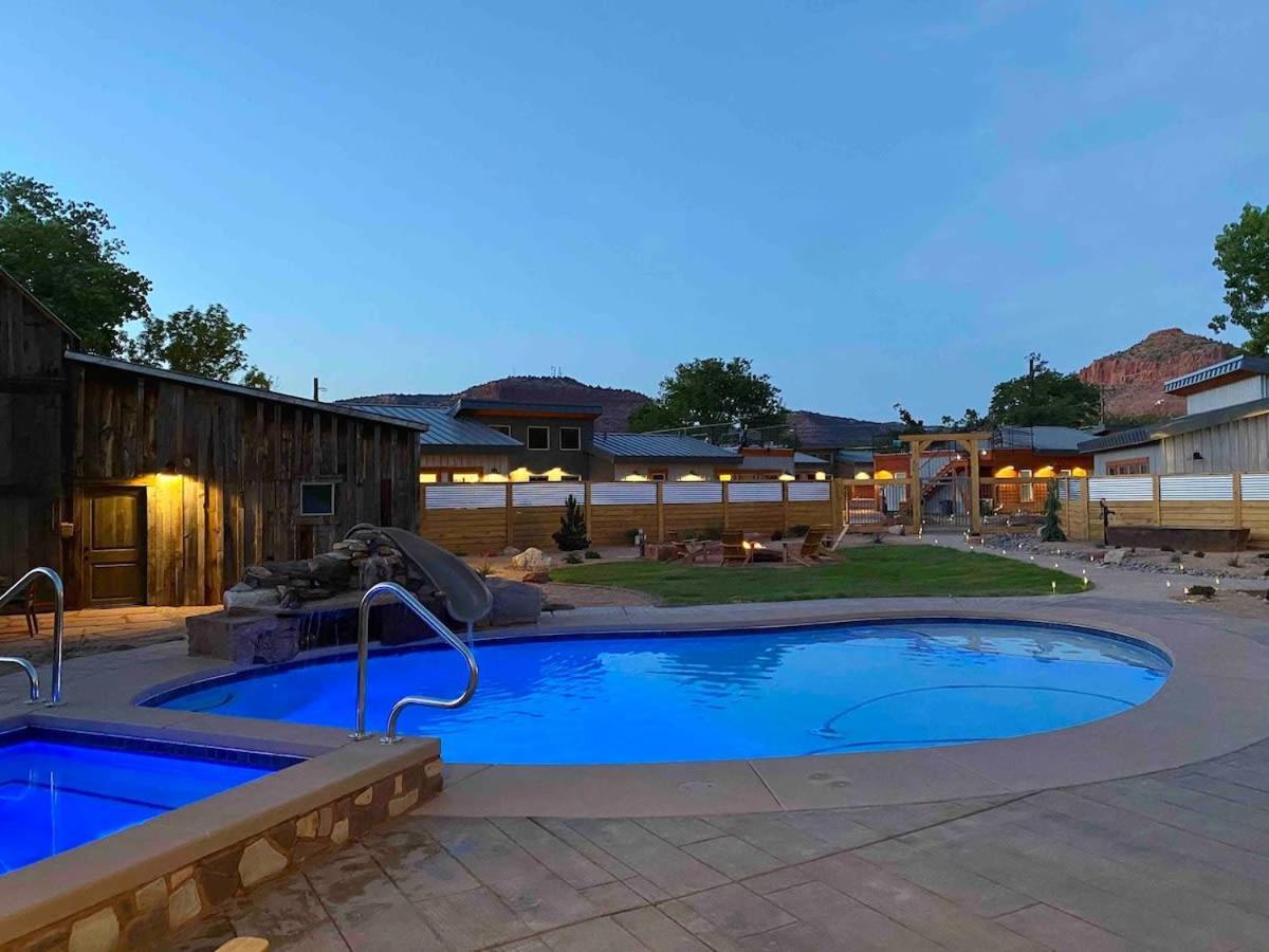 Timber & Tin F 2Bed 2Bath W Pool & Rooftop Deck カナブ エクステリア 写真