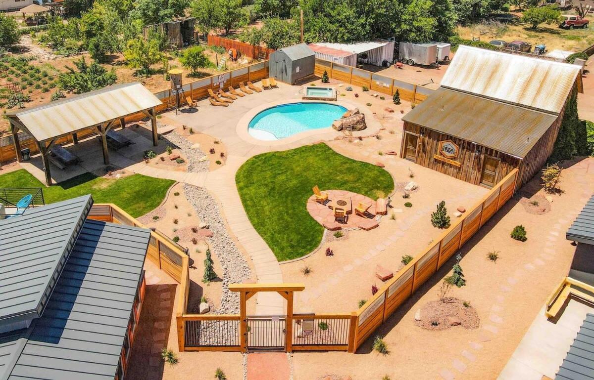 Timber & Tin F 2Bed 2Bath W Pool & Rooftop Deck カナブ エクステリア 写真