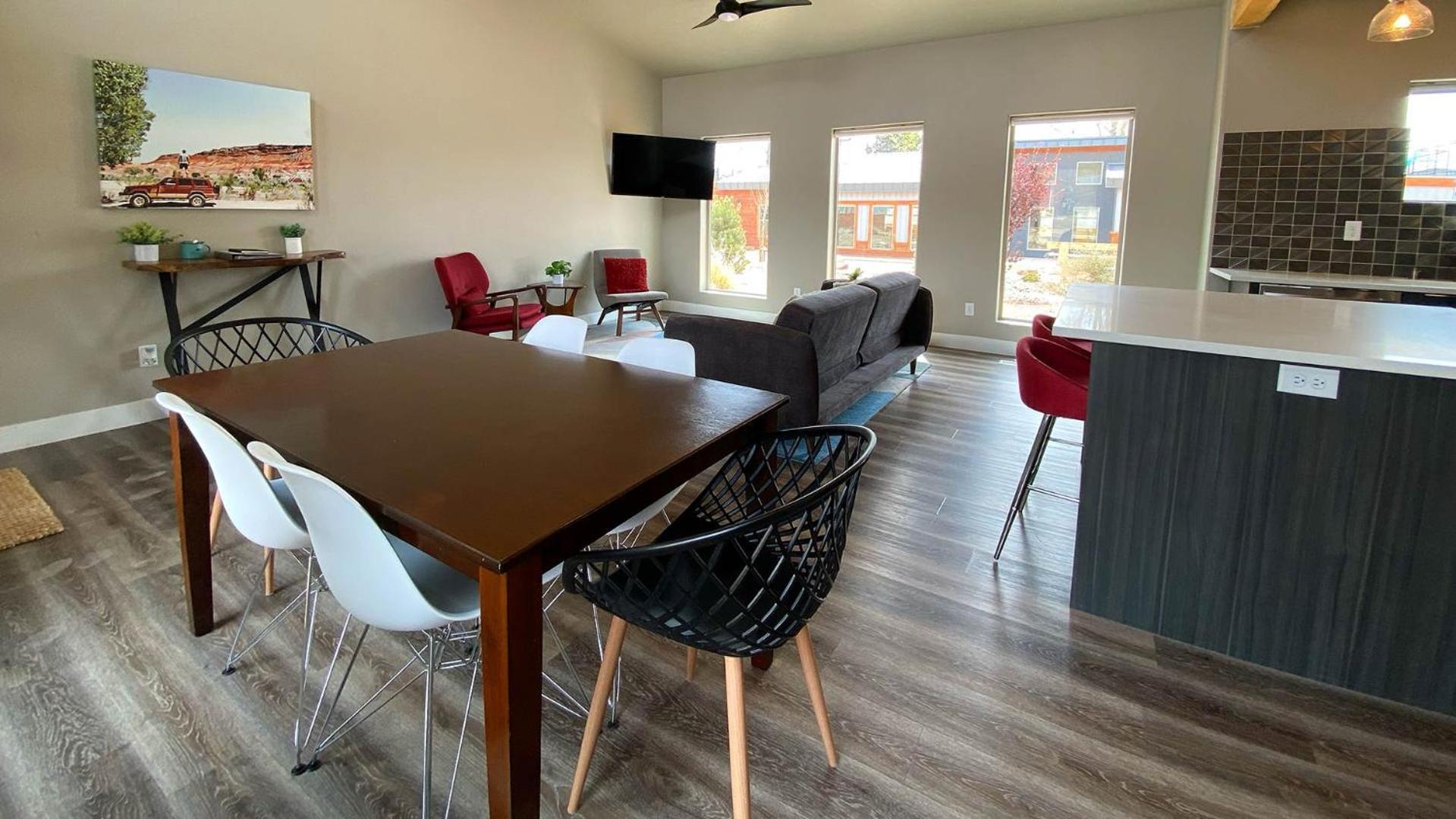 Timber & Tin F 2Bed 2Bath W Pool & Rooftop Deck カナブ エクステリア 写真